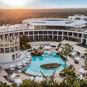 https://resort-secrets-beach-club.allrivieramayahotels.com