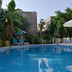 https://village-knights-bb.hotelssaintjulians.com